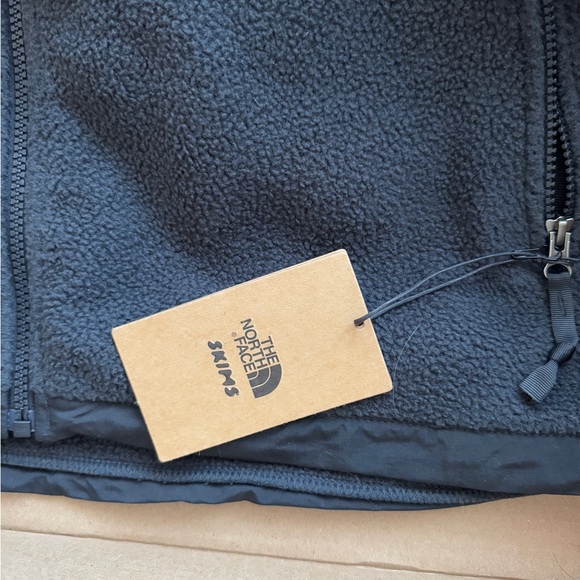 SKIMS x Northface retro DENALI fleece jacket - Picture 2 of 9